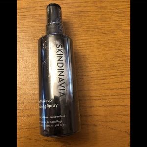 Skindinavia MakeUp Finishing Spray!!!